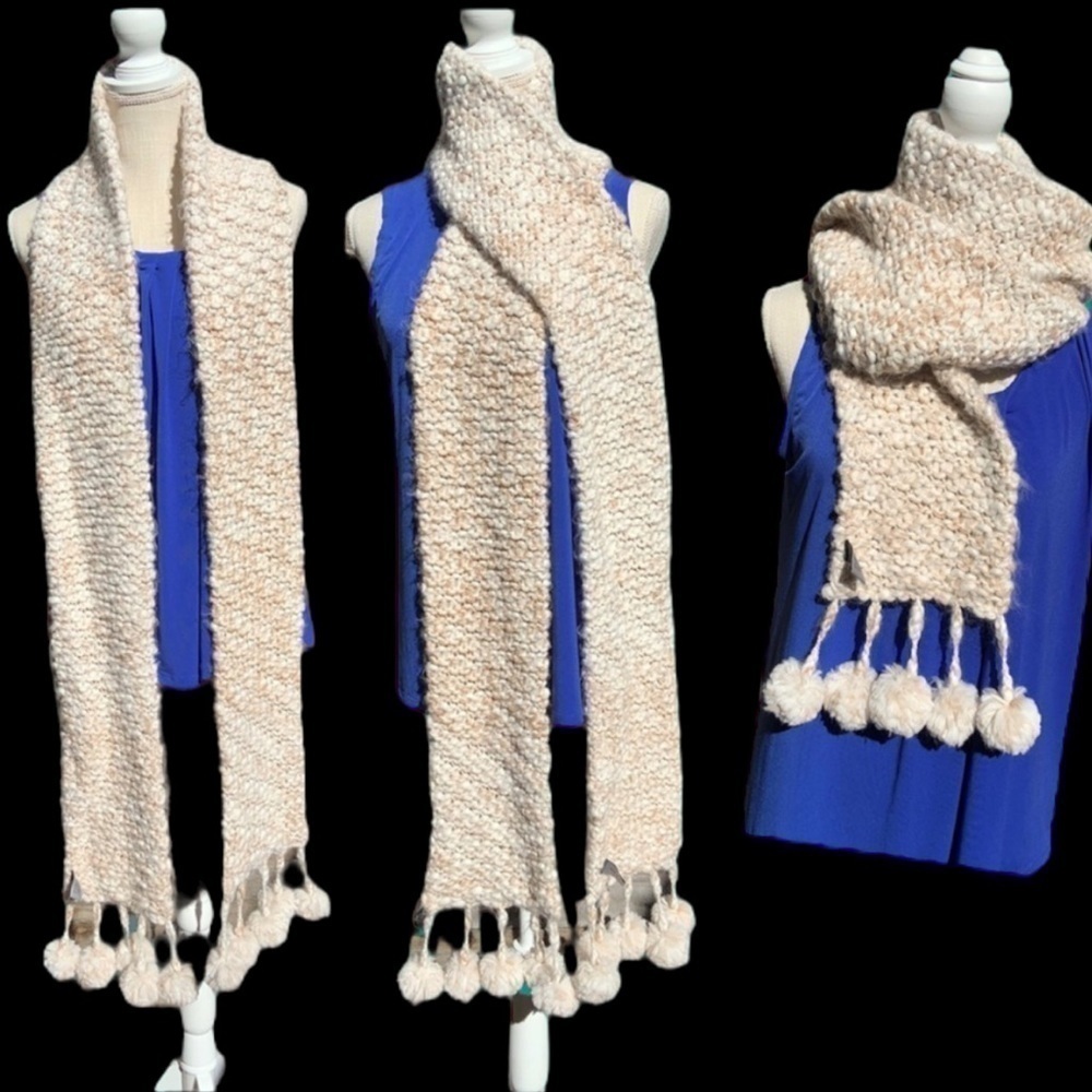 🌻GUESS Super Warm & Fuzzy Ivory Off-White Scarf w/ Pom Poms {Many ways to wear}